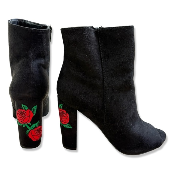 ⭐️WILD DIVA Black Suede Rose Embroidered Booties - Picture 1 of 8